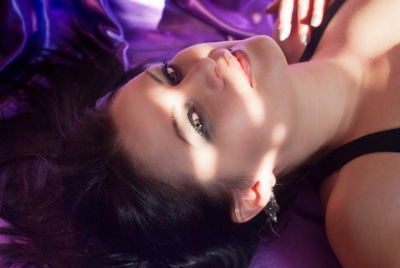 Jovem modelo em ensaio fotogr�fico sensual.